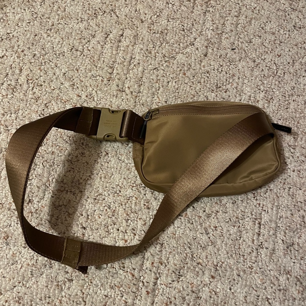 COPY - Burnt Caramel Lululemon Everywhere Belt Bag